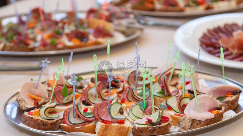 零食批发，如何选择厂家直销一件代发？**
