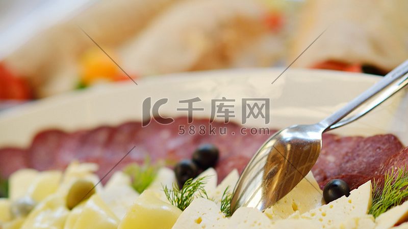 膨化食品代理加盟：揭秘优势与潜在风险